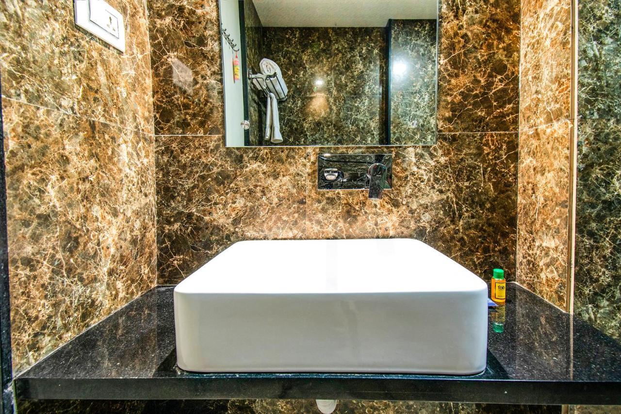 Fabhotel Amrit Greens Indore Airport Bagian luar foto